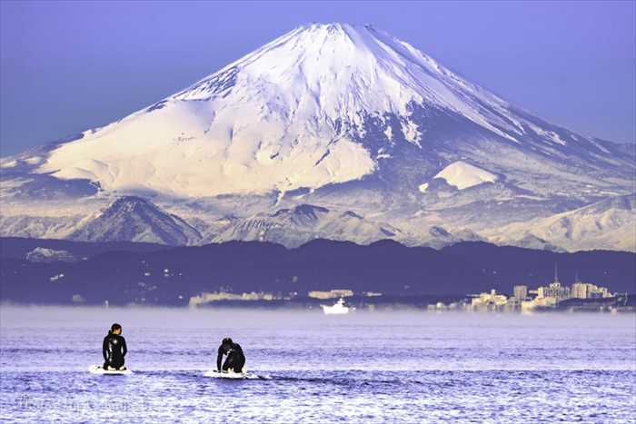 江ノ島から海を挟んで見える巨大な富士山を撮る為のレンズと道具